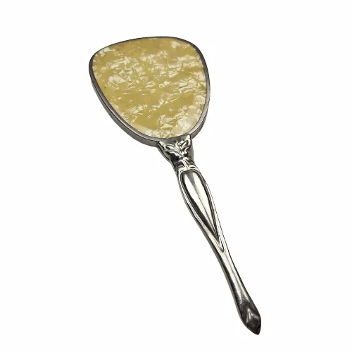 Bir Parıltı Aksettirecek (1)