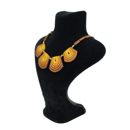 Boynunda Bir Yer (1)