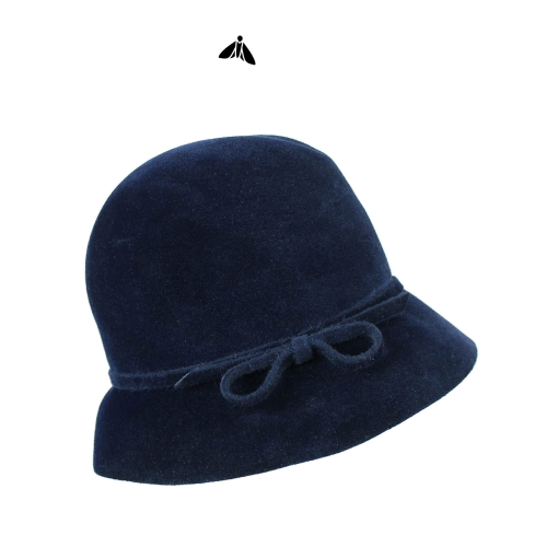Vintage Şapka - Saçlarını Uçurur Rüzgar