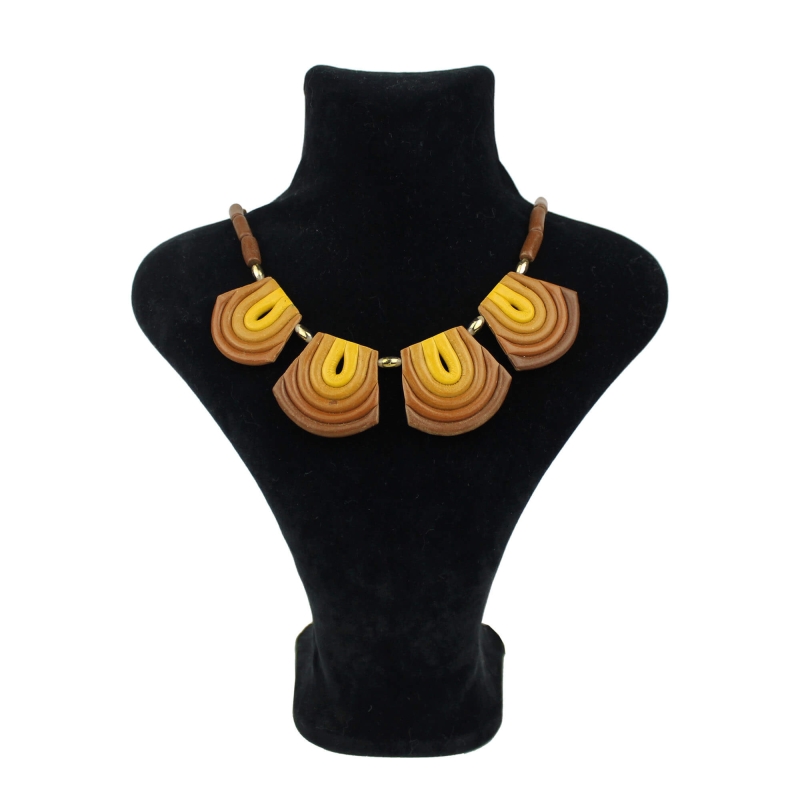 Boynunda Bir Yer - 3